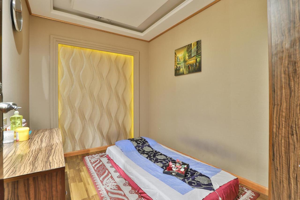 Oyo 366 Waves Hotel Ajman Exterior photo