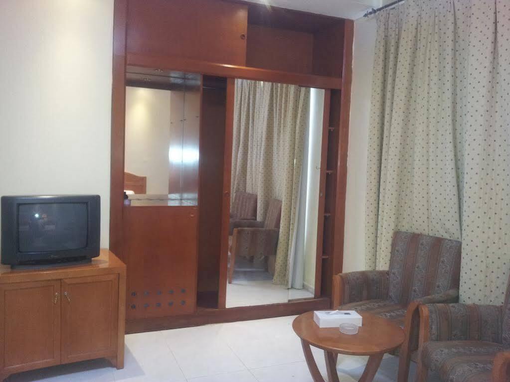 Oyo 366 Waves Hotel Ajman Exterior photo